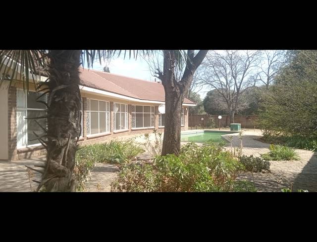 4 BEDROOM FREESTANDING FOR SALE IN NESERHOF